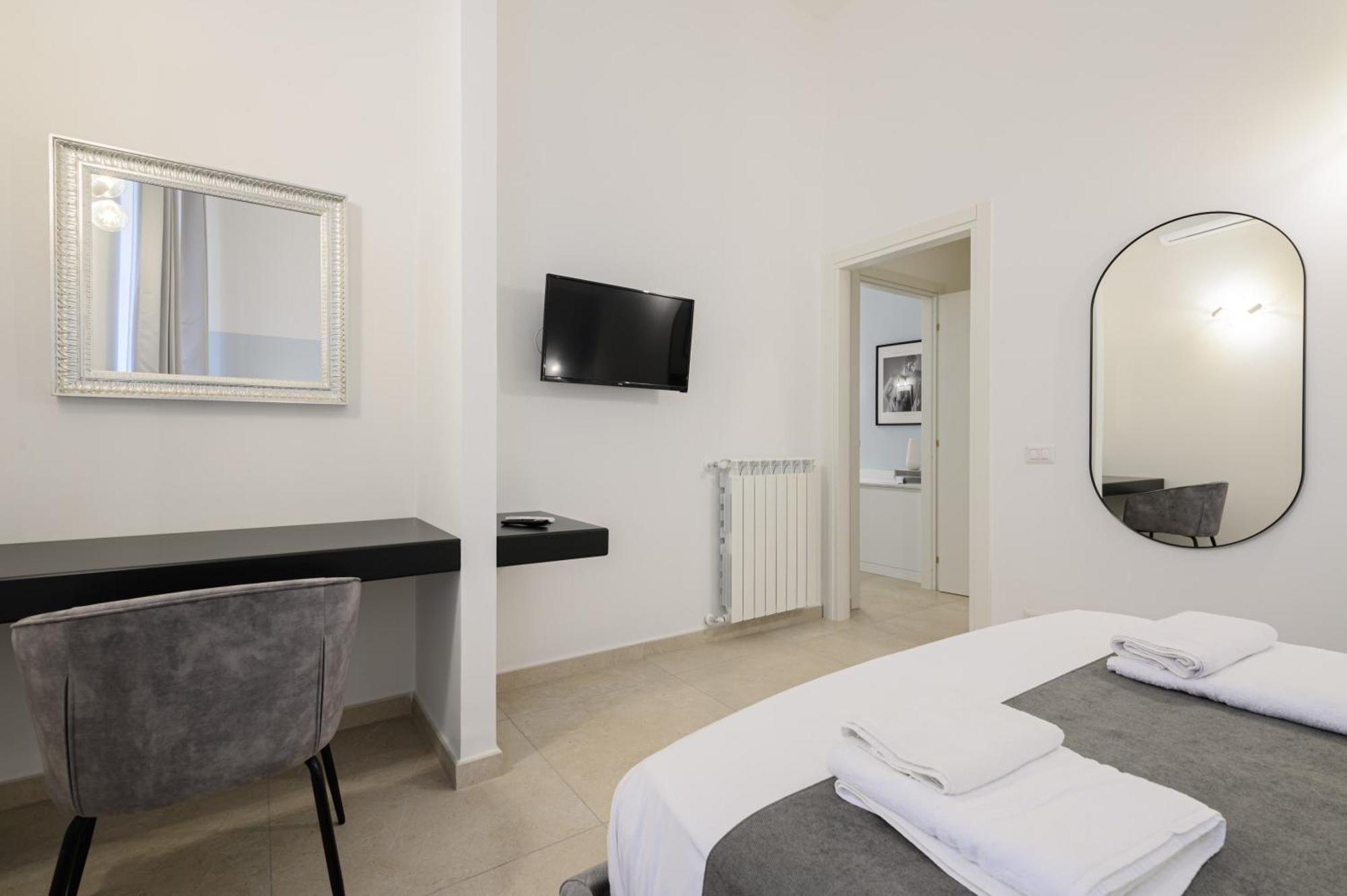 Into Mann Hotel Naples Exterior photo