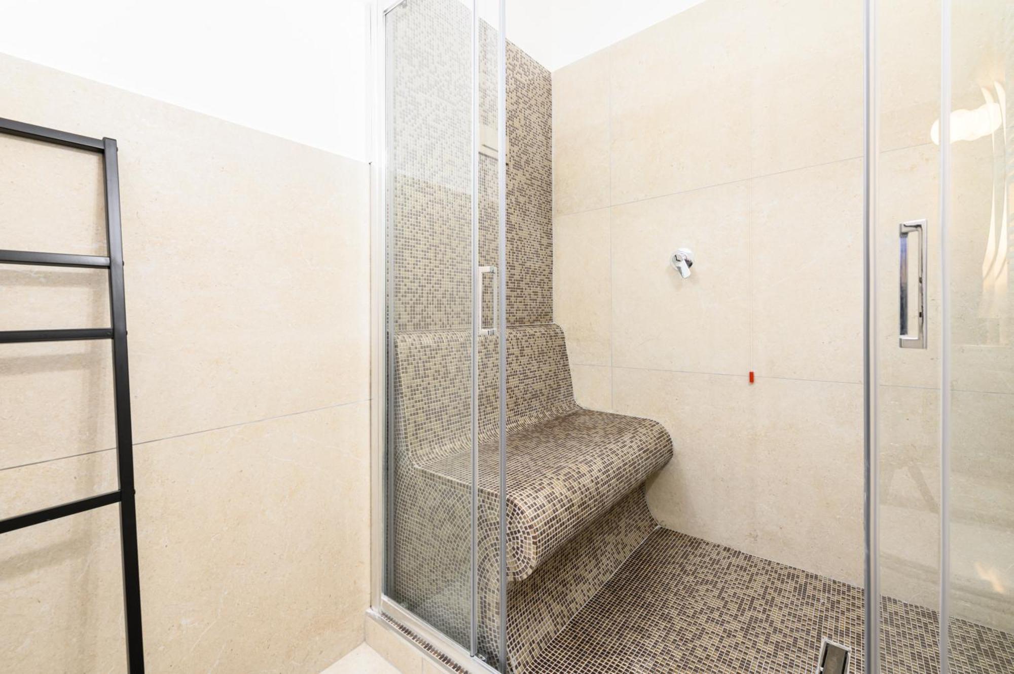 Into Mann Hotel Naples Exterior photo